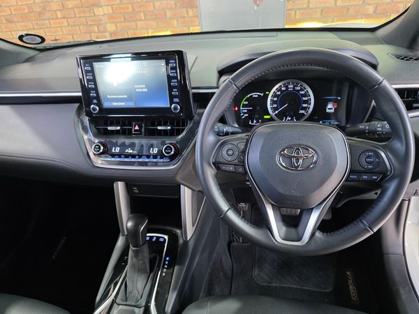 2023-Toyota-Corolla-Cross-18-XS-Hybrid image:7