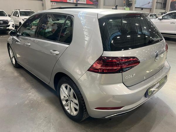 2020-Volkswagen-Golf-VII-14-TSI-Comfortline-Auto image:4
