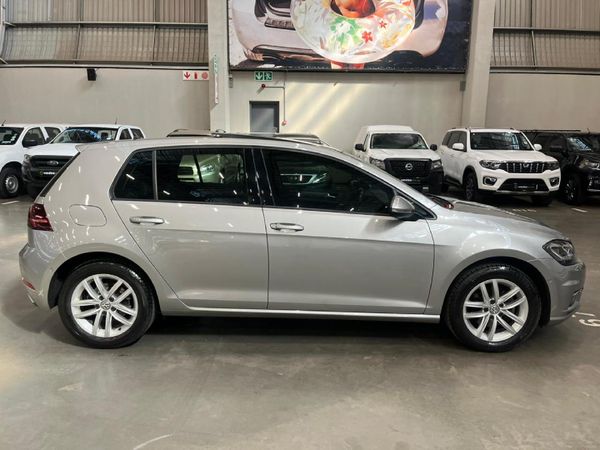2020-Volkswagen-Golf-VII-14-TSI-Comfortline-Auto image:7