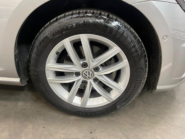 2020-Volkswagen-Golf-VII-14-TSI-Comfortline-Auto image:8