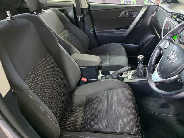 2015-Toyota-Auris-16-XI image:8