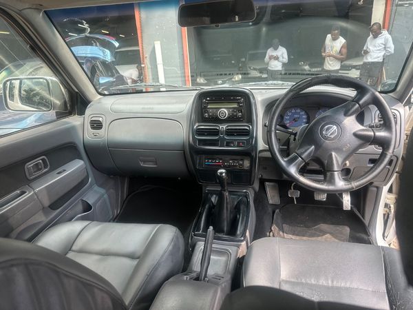 2019-Nissan-NP300-24i-Double-Cab image:9