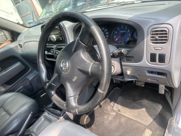 2019-Nissan-NP300-24i-Double-Cab image:10