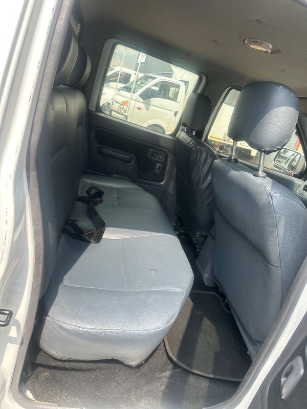 2019-Nissan-NP300-24i-Double-Cab image:7