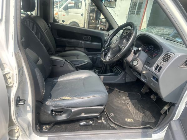 2019-Nissan-NP300-24i-Double-Cab image:8