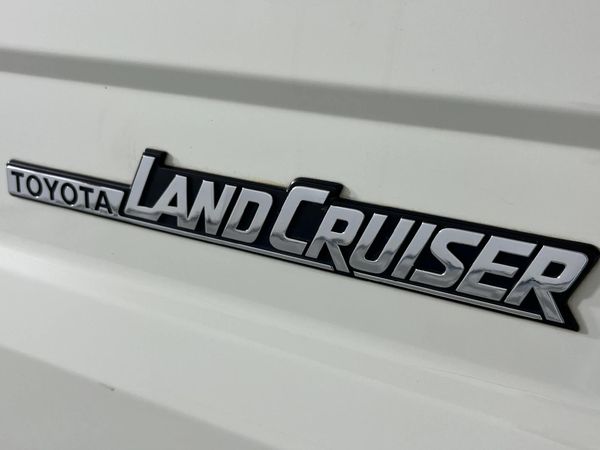 2021-Toyota-Land-Cruiser-76-45-D-V8-Station-Wagon image:11