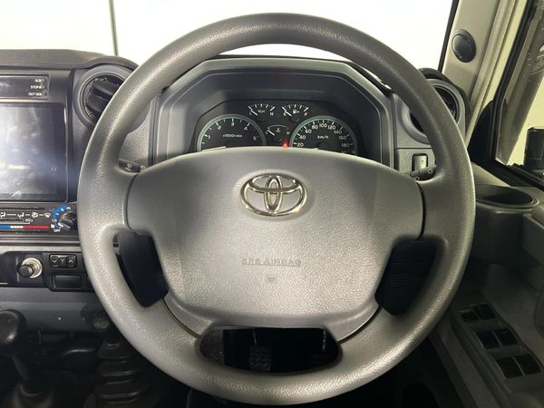 2021-Toyota-Land-Cruiser-76-45-D-V8-Station-Wagon image:12