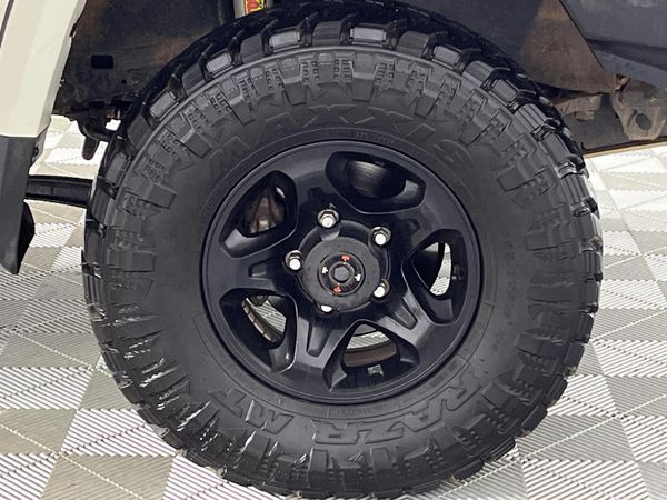2021-Toyota-Land-Cruiser-76-45-D-V8-Station-Wagon image:5