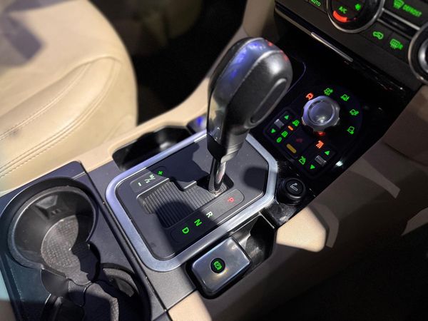 2012-Land-Rover-Discovery-4-30-TD-SD-V6-HSE image:10