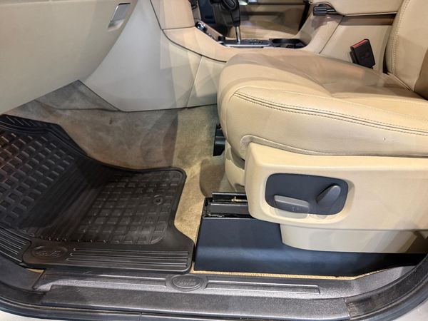 2012-Land-Rover-Discovery-4-30-TD-SD-V6-HSE image:16