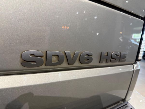 2012-Land-Rover-Discovery-4-30-TD-SD-V6-HSE image:8
