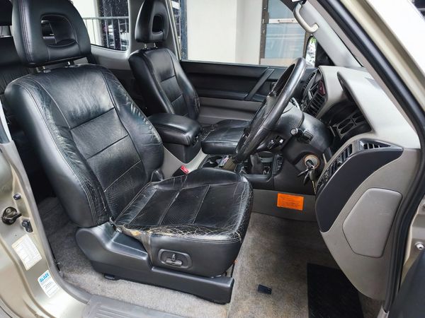 2001-Mitsubishi-Pajero-3200-DI-D-3-dr image:9