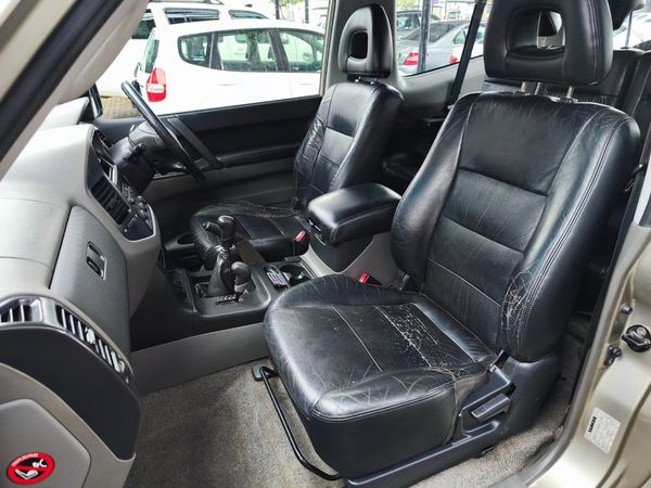 2001-Mitsubishi-Pajero-3200-DI-D-3-dr image:10