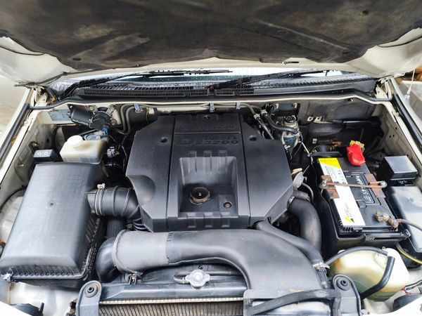 2001-Mitsubishi-Pajero-3200-DI-D-3-dr image:14