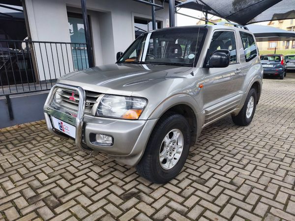 2001-Mitsubishi-Pajero-3200-DI-D-3-dr image:1
