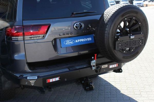 2022-Toyota-Land-Cruiser-300-V6-35-T-GR-S image:9