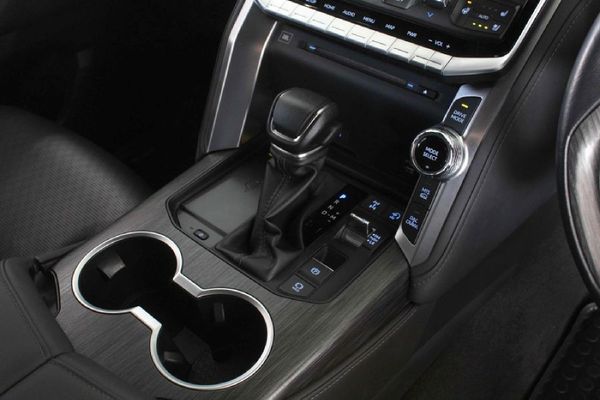 2022-Toyota-Land-Cruiser-300-V6-35-T-GR-S image:14