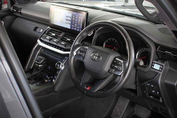2022-Toyota-Land-Cruiser-300-V6-35-T-GR-S image:17