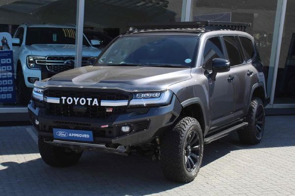 2022-Toyota-Land-Cruiser-300-V6-35-T-GR-S image:1