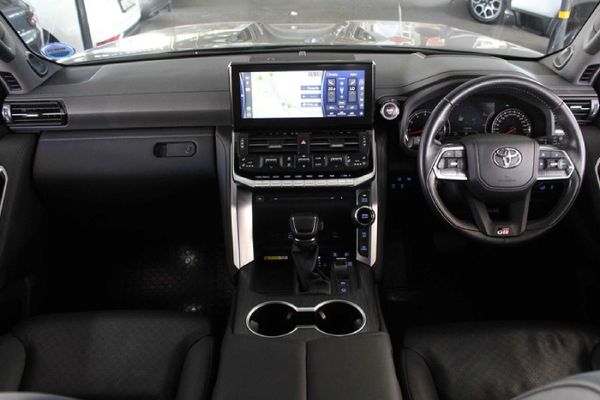 2022-Toyota-Land-Cruiser-300-V6-35-T-GR-S image:23