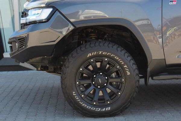 2022-Toyota-Land-Cruiser-300-V6-35-T-GR-S image:3