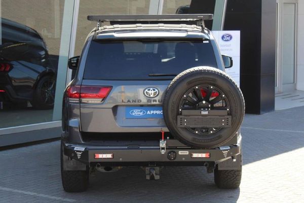 2022-Toyota-Land-Cruiser-300-V6-35-T-GR-S image:7