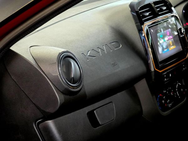 2026-Renault-Kwid-10-10-Year-Ltd-Edition-AMT-Auto image:14