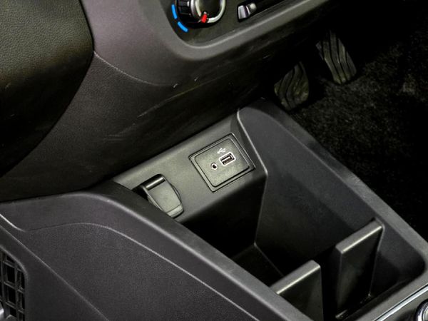 2026-Renault-Kwid-10-10-Year-Ltd-Edition-AMT-Auto image:15