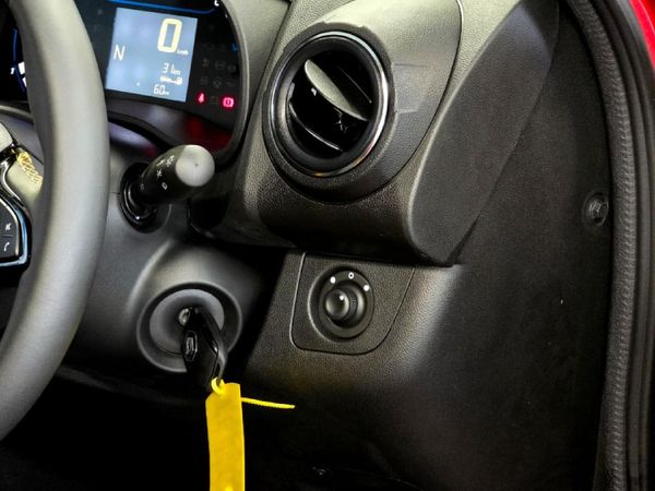 2026-Renault-Kwid-10-10-Year-Ltd-Edition-AMT-Auto image:20