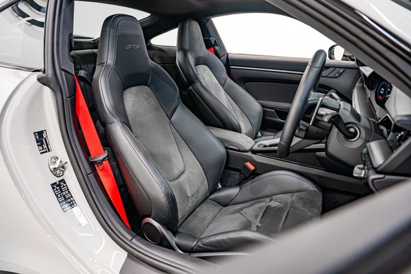2024-Porsche-911-Carrera-4Gts-Coupe image:7