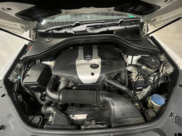 2013-Mercedes-Benz-ML-250-Bluetec image:9