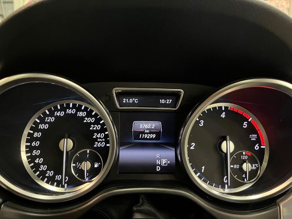 2013-Mercedes-Benz-ML-250-Bluetec image:10