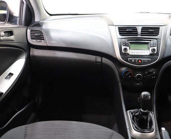 2015-Hyundai-Accent-Sedan-16-Motion image:10