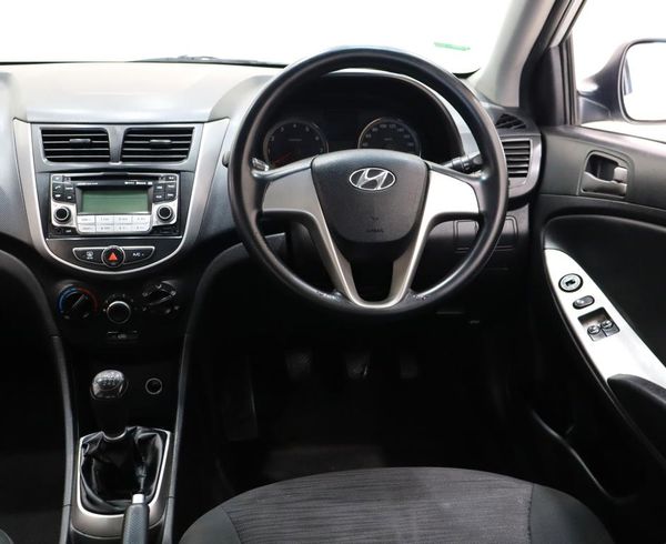 2015-Hyundai-Accent-Sedan-16-Motion image:11