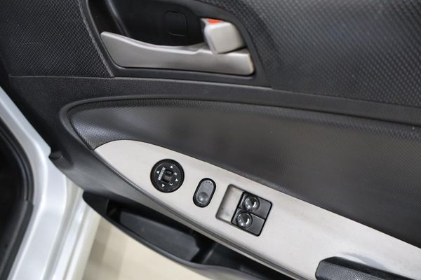 2015-Hyundai-Accent-Sedan-16-Motion image:13