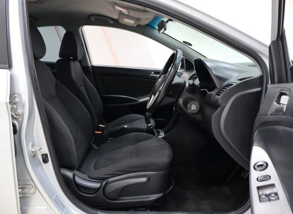 2015-Hyundai-Accent-Sedan-16-Motion image:14