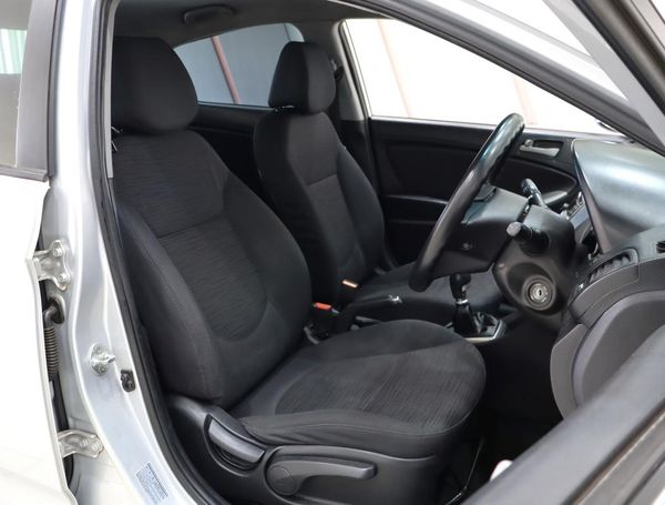 2015-Hyundai-Accent-Sedan-16-Motion image:15