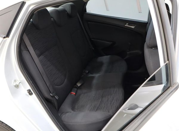 2015-Hyundai-Accent-Sedan-16-Motion image:17