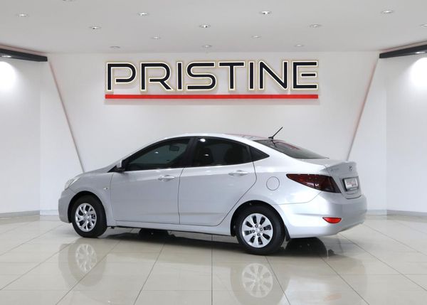 2015-Hyundai-Accent-Sedan-16-Motion image:3