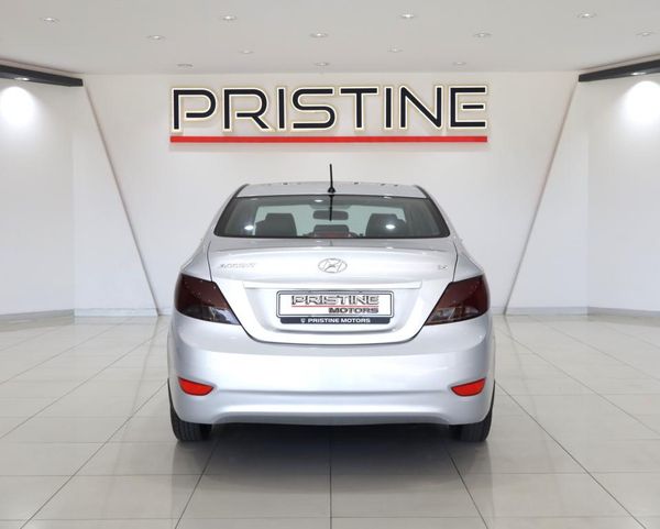 2015-Hyundai-Accent-Sedan-16-Motion image:4