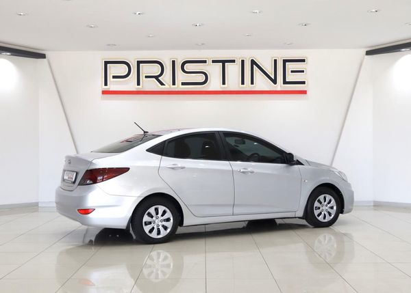 2015-Hyundai-Accent-Sedan-16-Motion image:5