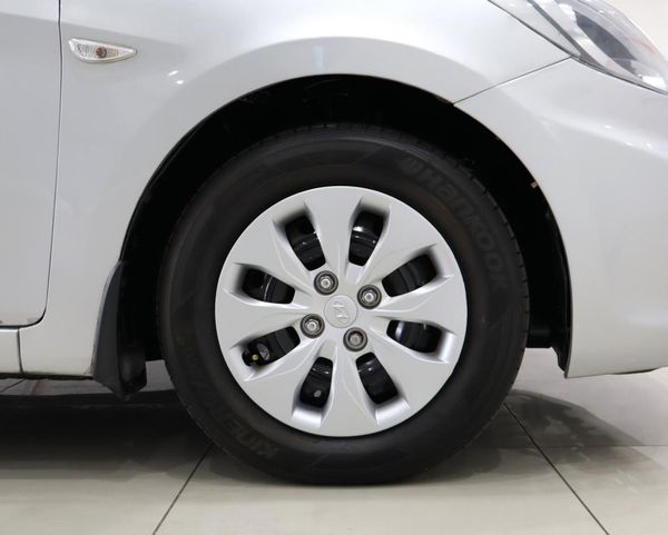 2015-Hyundai-Accent-Sedan-16-Motion image:7