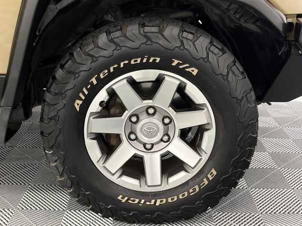 2017-Toyota-FJ-Cruiser-40-V6 image:3