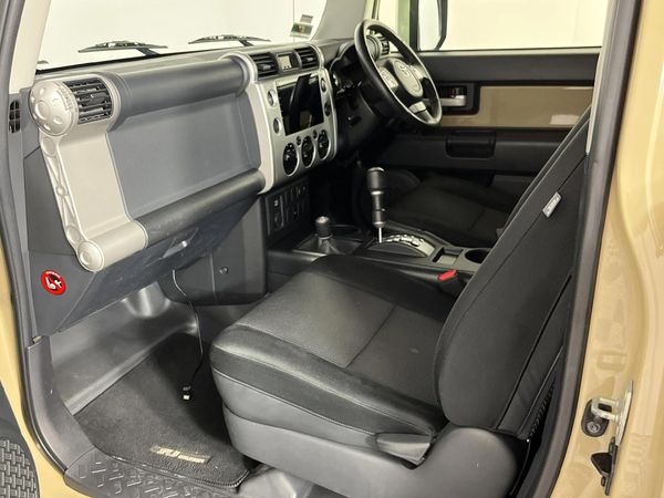 2017-Toyota-FJ-Cruiser-40-V6 image:6