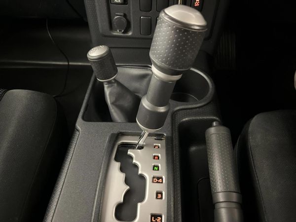 2017-Toyota-FJ-Cruiser-40-V6 image:8