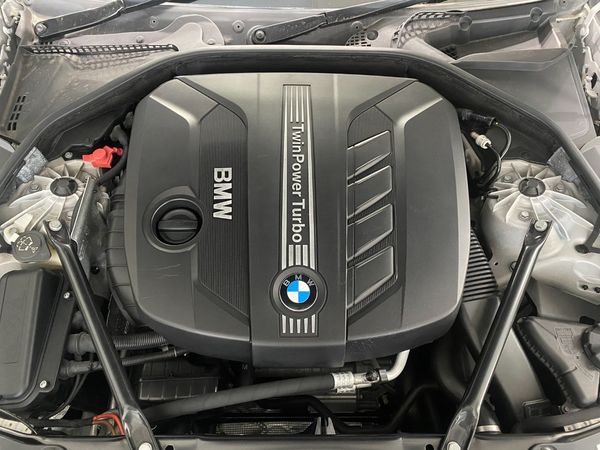 2013-BMW-5-Series-520d-M-Sport-Auto image:14