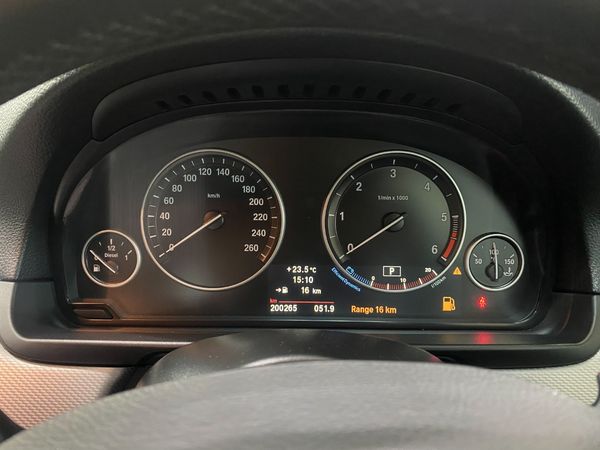 2013-BMW-5-Series-520d-M-Sport-Auto image:8