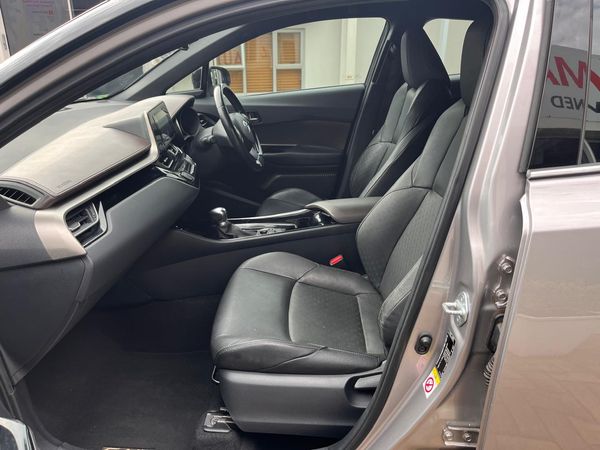 2019-Toyota-C-HR-12T-Luxury-Auto image:6