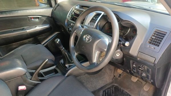 2014-Toyota-Fortuner-25-D-4D-Raised-Body image:10