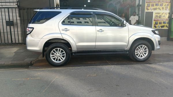 2014-Toyota-Fortuner-25-D-4D-Raised-Body image:4
